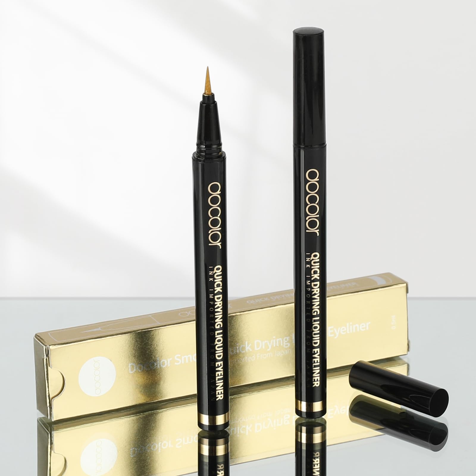 docolor eyeliner water droplets demo showing waterproof, smudge-resistant finish