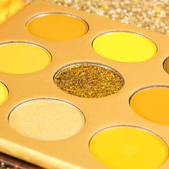 docolor in-use eyelook demonstrating a warm golden smokey effect