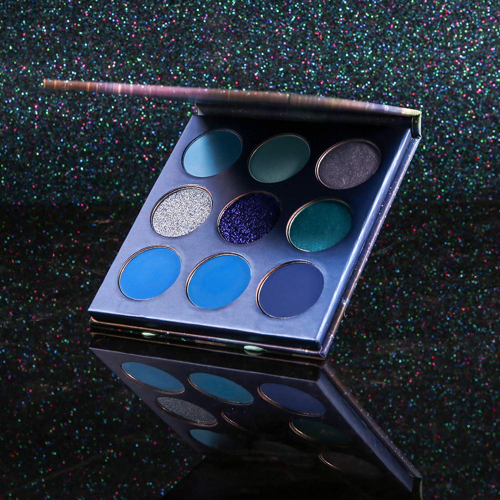 docolor palette inside travel makeup bag showing compact size for on-the-go use