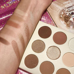 docolor palette inside a small bag demonstrating portability and on-the-go use