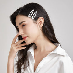 Dofash clip used during makeup routine showing hands-free styling support