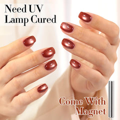 Double Rhythm applying gel with magnet demonstrating easy cat-eye effect