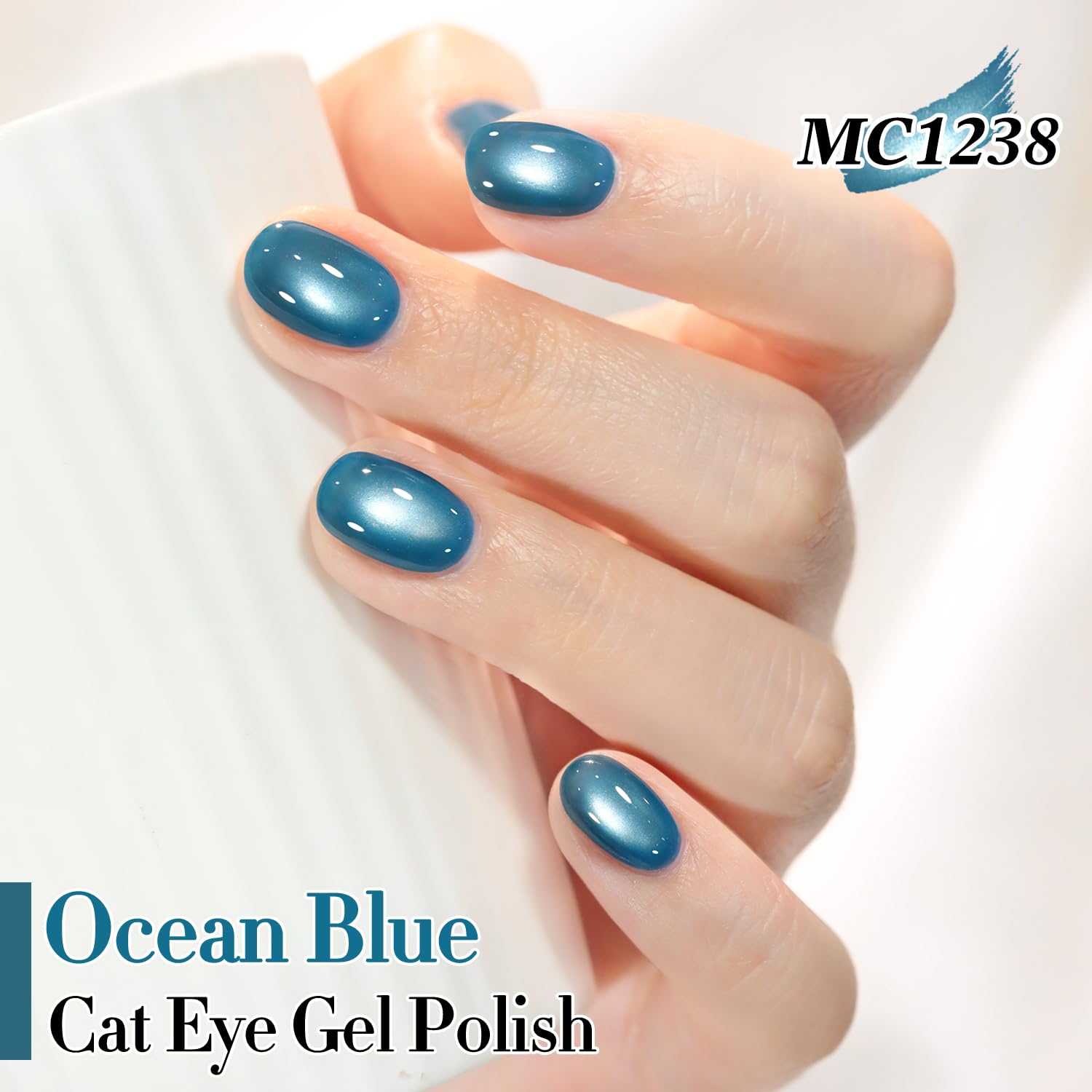 Double Rhythm magnet effect forming cat-eye streak for dramatic reflective nails