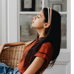 DOXISHRUKY sporty headband in motion demonstrating secure fit during activity