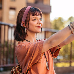DOXISHRUKY model wearing headband outdoors showing secure fit and everyday style