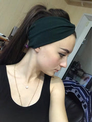 DRESHOW headband on model with measuring tape showing fit for 20–23 inch heads