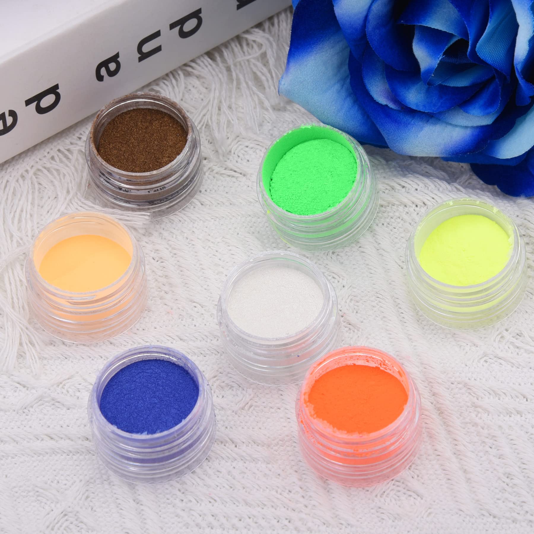 Duufin glow-in-the-dark demo showing luminous pigments charged under UV light