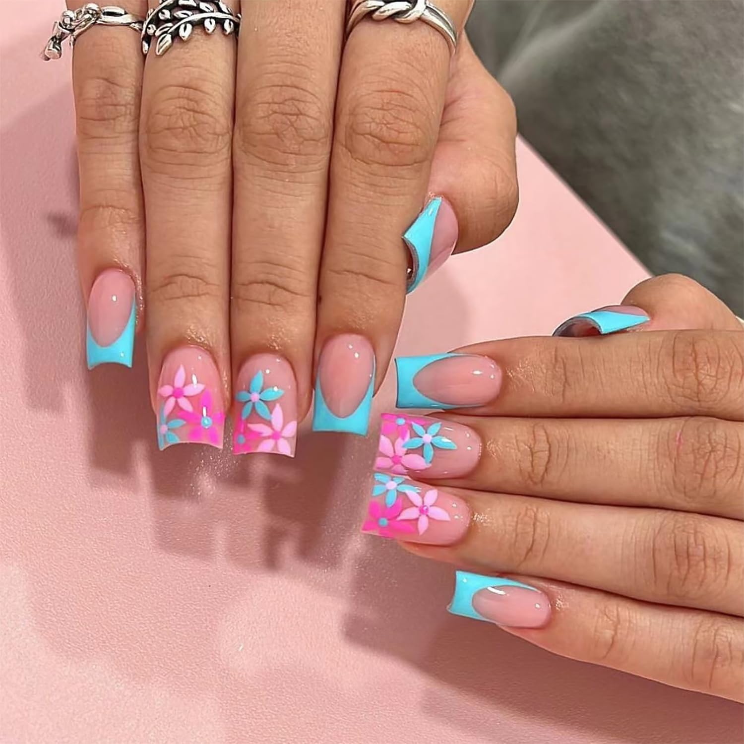 DZPGUONIZ front packaging showing 24 blue French tip nails and accessories for easy use