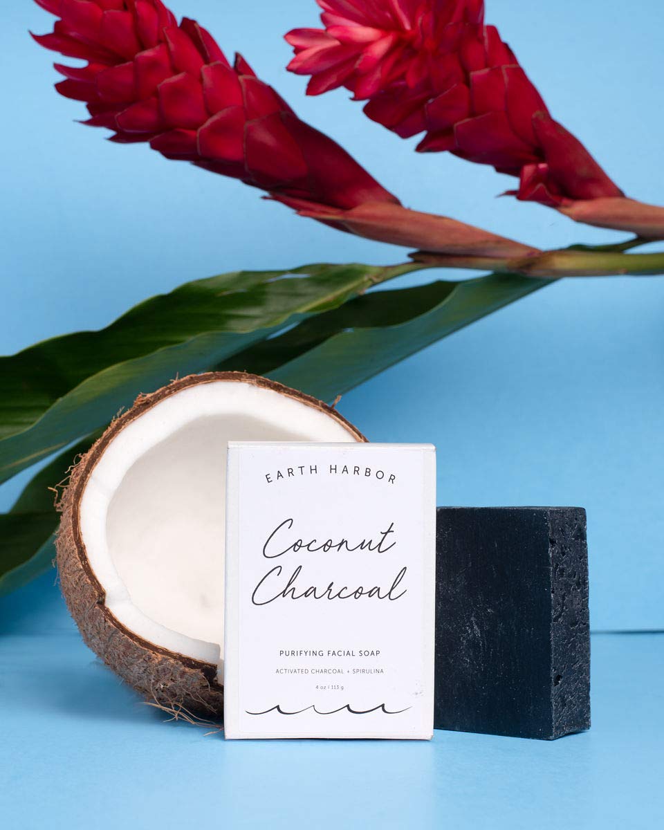 Earth Harbor ingredient label close-up highlighting activated charcoal and spirulina