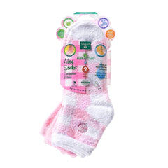 Earth Therapeutics pink plaid front packaging showing two pairs, convenient spa treatment
