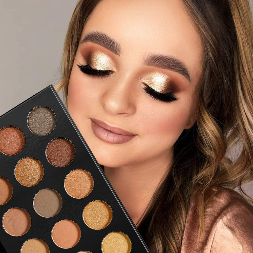 ecofavor DE'LANCI applying with brush for quick, even coverage