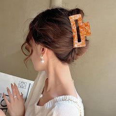 Ecuupas clip in half-up hairstyle keeps hair tidy and stylish