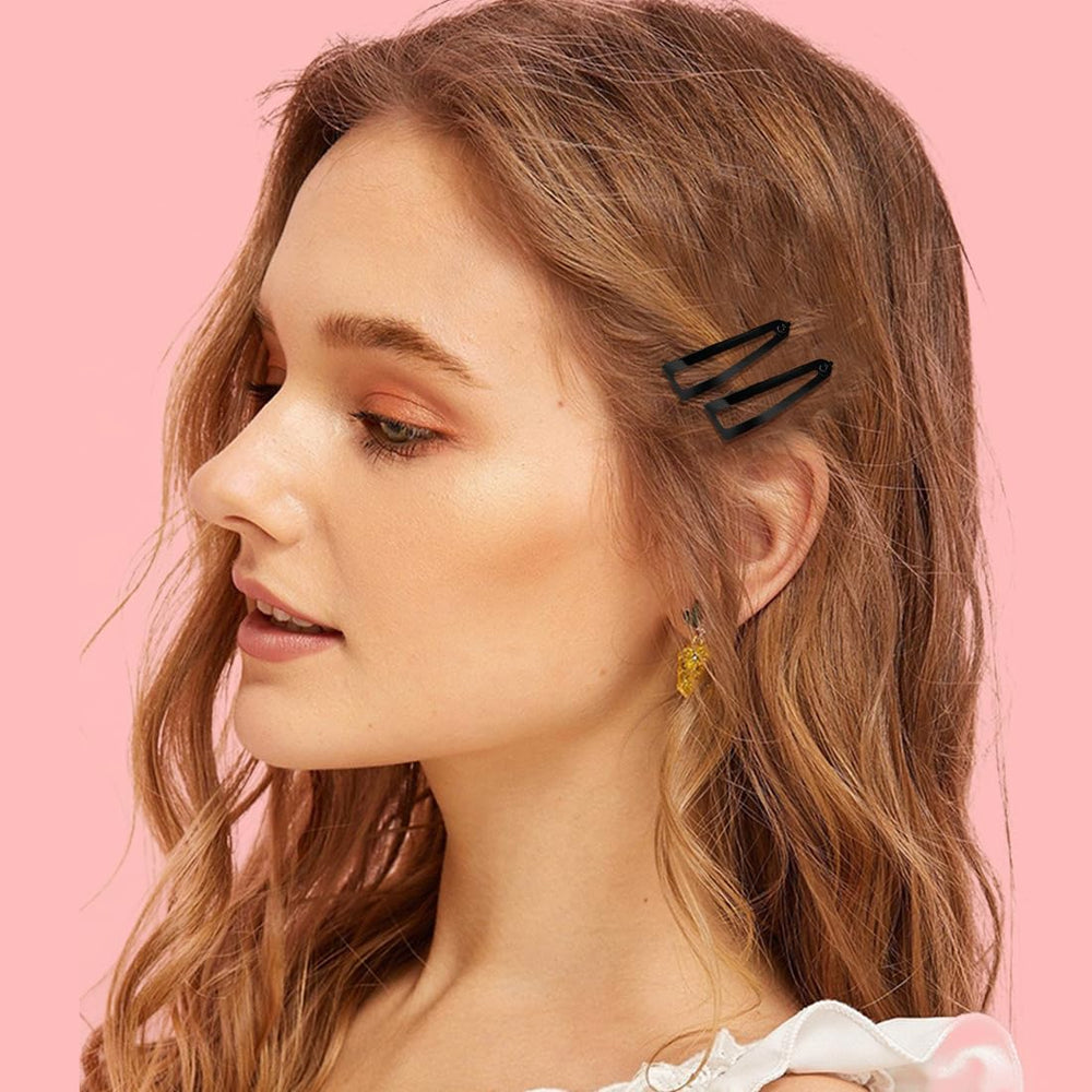 ELANE clip held in hand showing 2-inch scale for travel-friendly convenience benefit