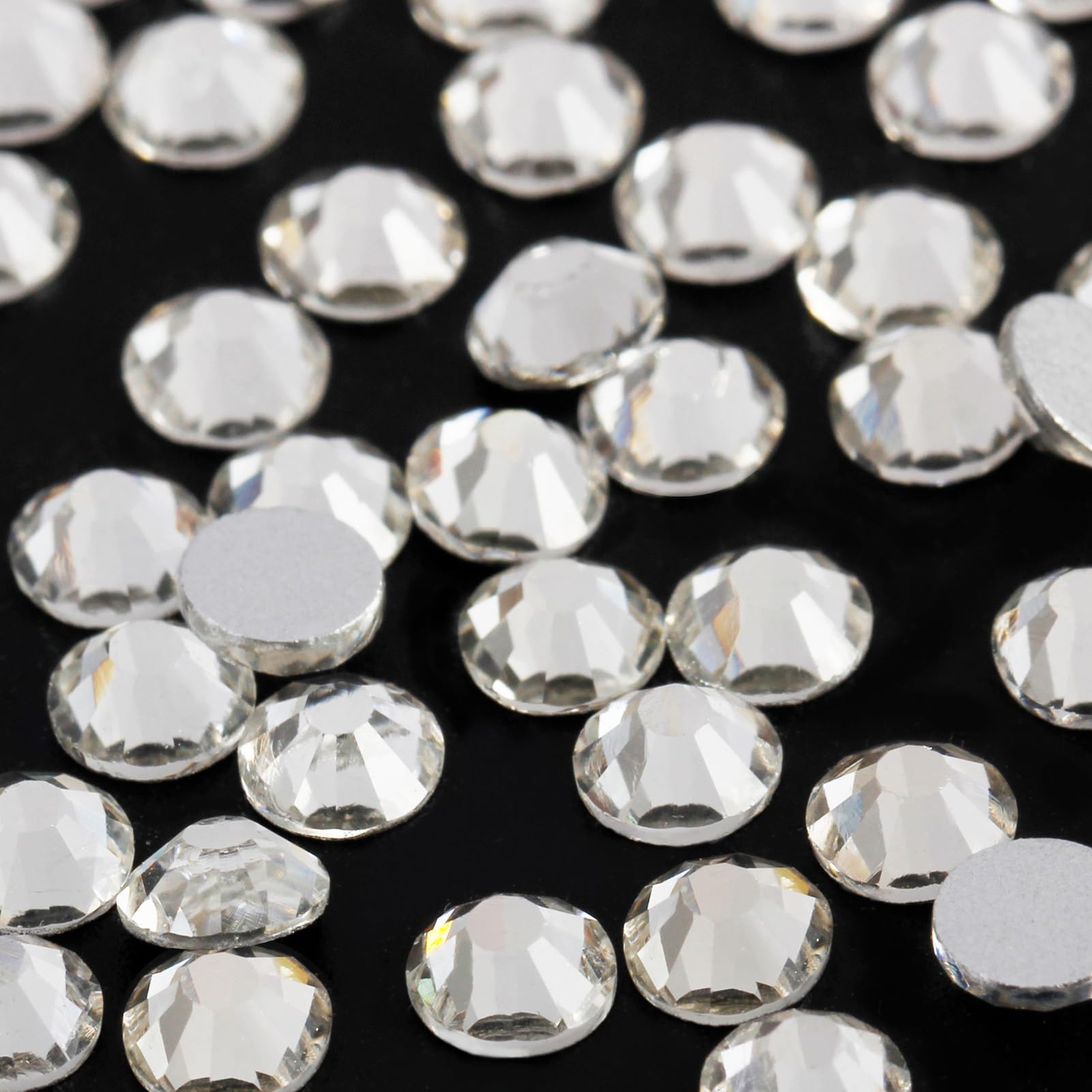 Eleegem close-up of 12-facet cut crystal highlighting sparkle