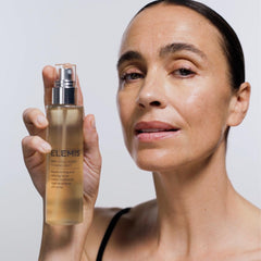 ELEMIS droplet on skin close-up showing lightweight absorption and comfort benefit