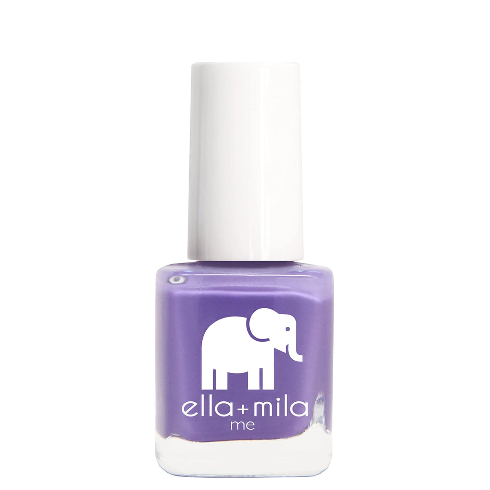 ella+mila lifestyle summer manicure showing wearable pastel look