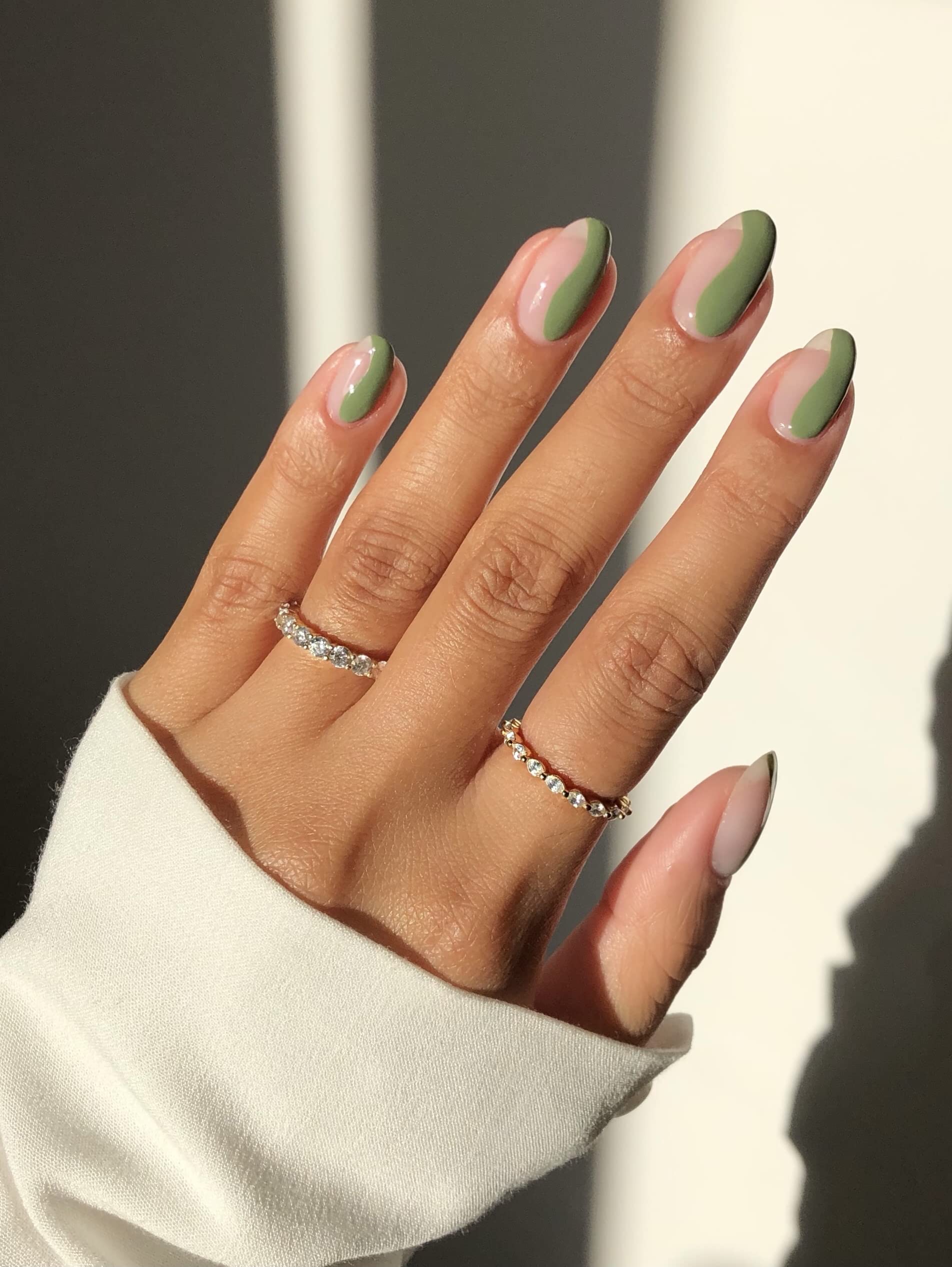 ella+mila top coat on manicured nails protecting color and preventing chips