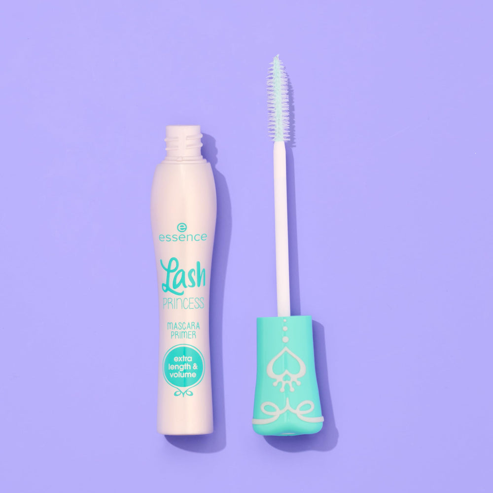 Essence Cosmetics mascara applied on lashes showing dramatic volume and curl benefit