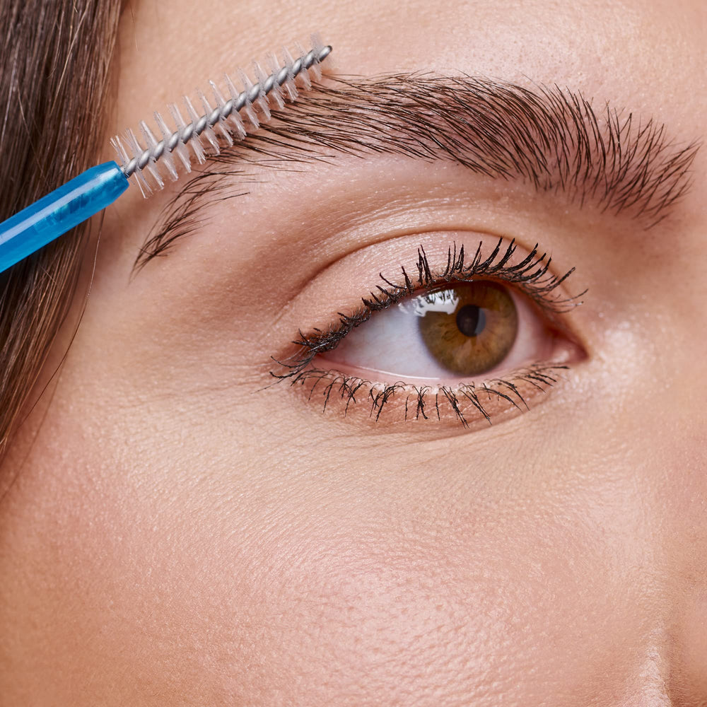 essence clear gel texture close-up showing smooth glossy formula that moisturizes