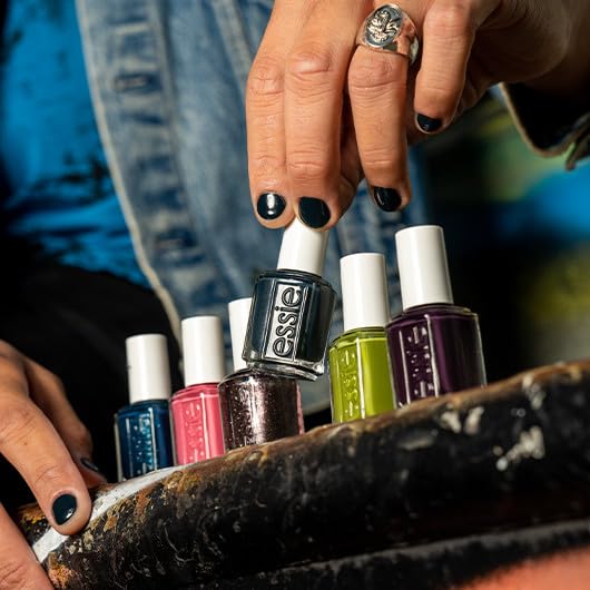 essie application on hand lifestyle photo showing wearable color