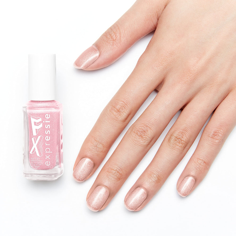 essie in a desk manicure scene showing fast-dry convenience