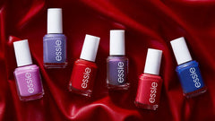 size comparison of essie License To Thrill next to coin illustrating 0.46 fl oz scale