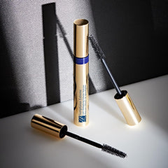 Estée Lauder Double Wear Infinite Waterproof eyeliner tip close-up for precise, long-lasting lines