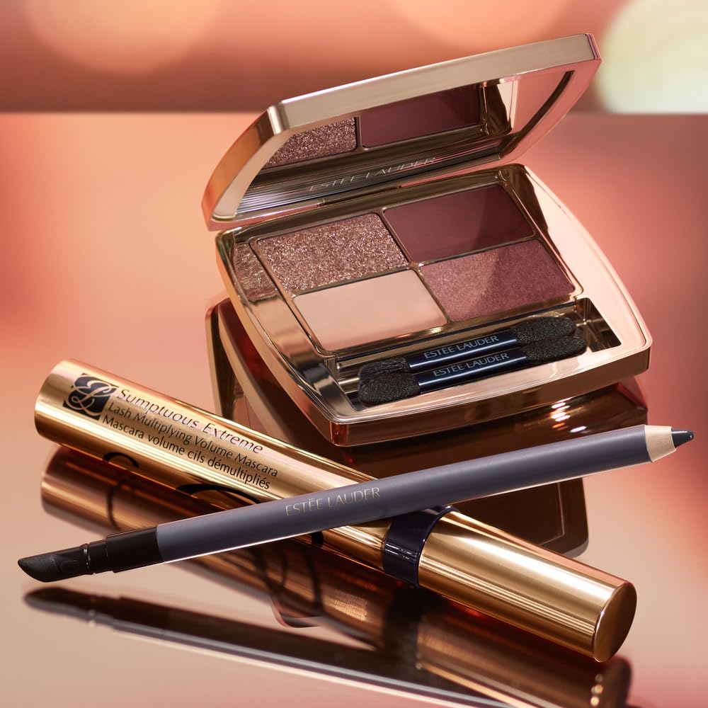 Estée Lauder Double Wear close-up of smudger tip demonstrating blending control