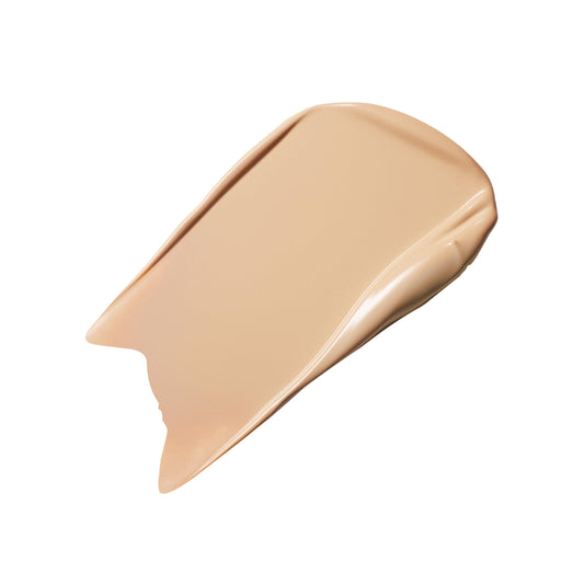 Estée Lauder double wear texture closeup reveals creamy high‑pigment finish for full coverage