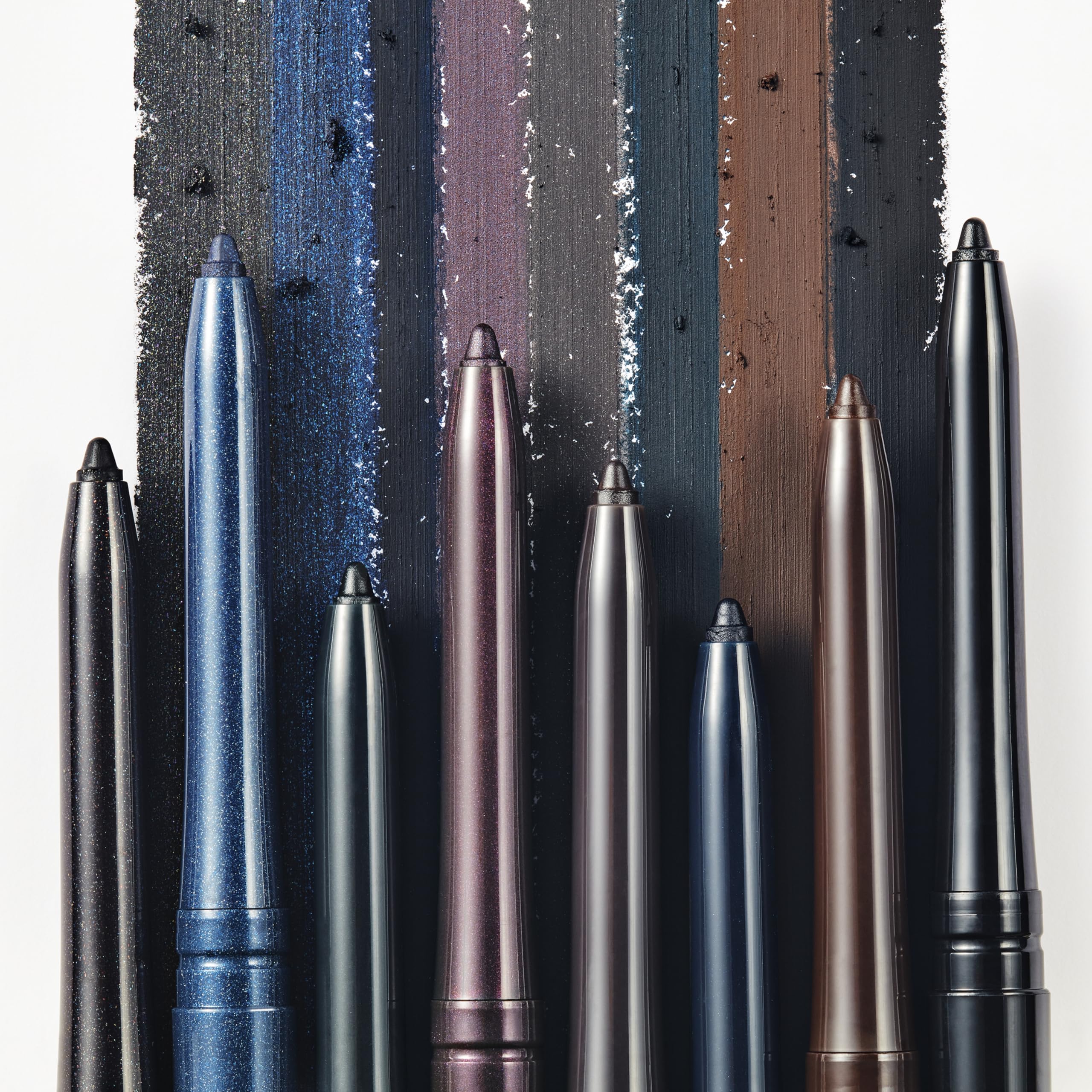 Estée Lauder smudger tip detail demonstrating soft blending tool for smoky looks benefit