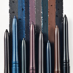 Estée Lauder smudger tip detail demonstrating soft blending tool for smoky looks benefit