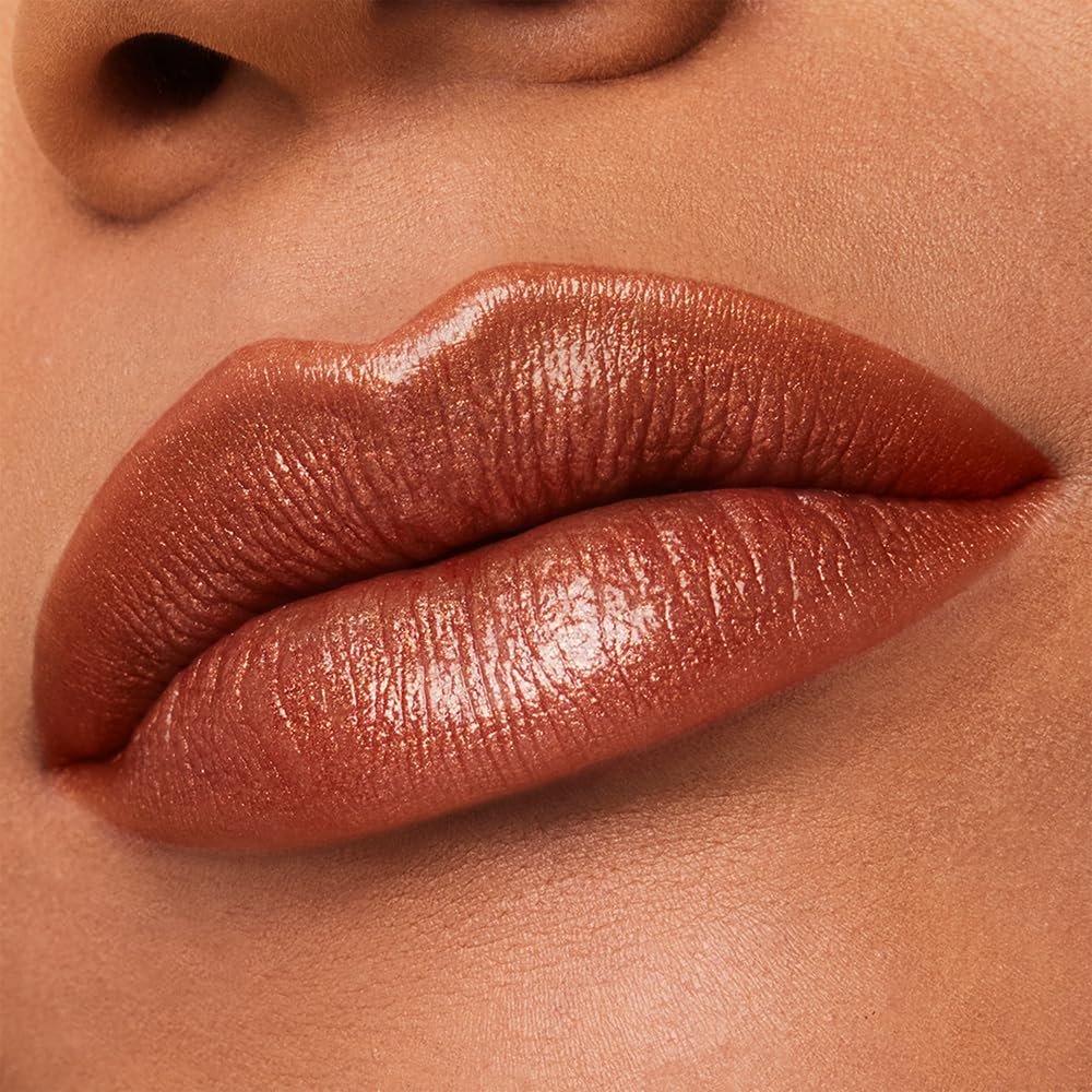 Estée Lauder texture swatch on skin showing shimmer benefit: multidimensional shine