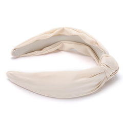 Etercycle knotted detail emphasizing stylish center knot and tidy hold