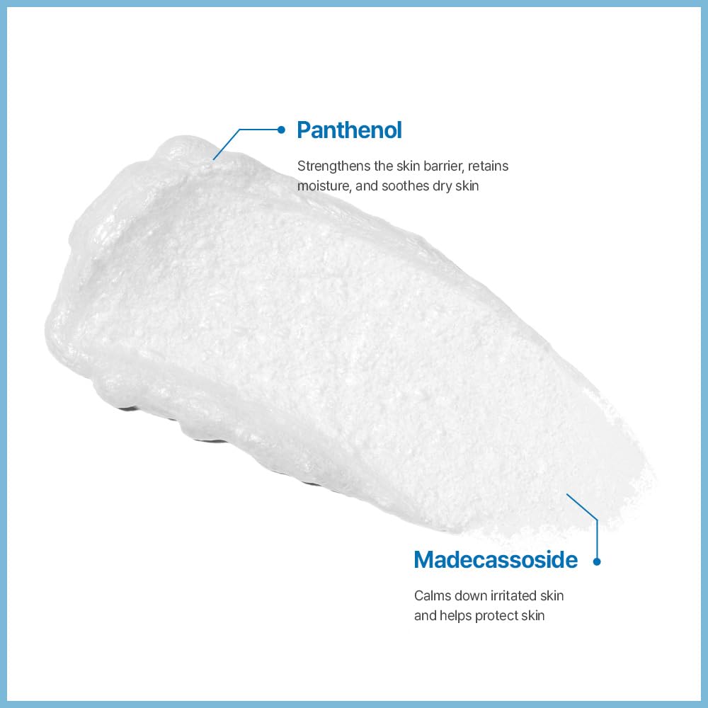 ETUDE foam on hand with soft bubbles demonstrating gentle lift effect