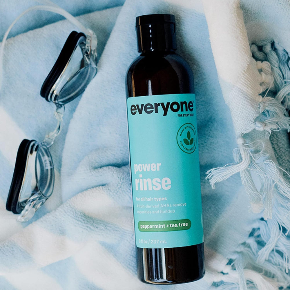 everyone product texture pouring from bottle showing lightweight clarifying gel benefit