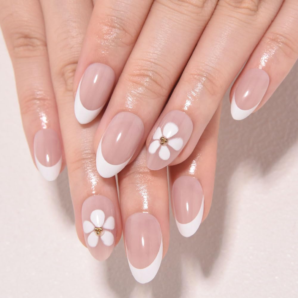 evpct close-up of 3D floral detail on nail tip highlighting delicate decoration