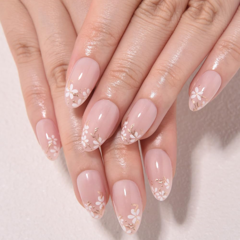 evpct close-up of 3D white flower detail highlighting delicate floral texture and charm