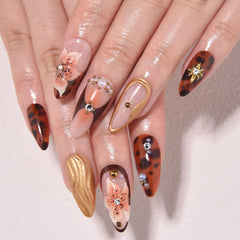evpct close-up of 3D texture and gold lines, highlights intricate detailing