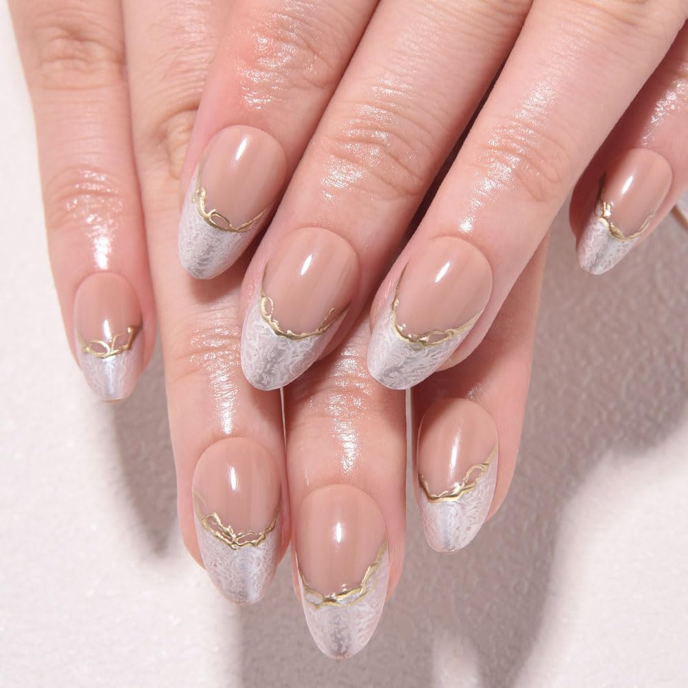 evpct closeup of nail texture revealing cat-eye shimmer benefit