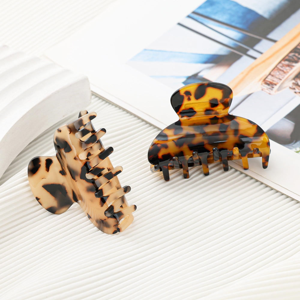 Eyegla close detail of clip teeth and rounded edges preventing hair dents and reducing pull