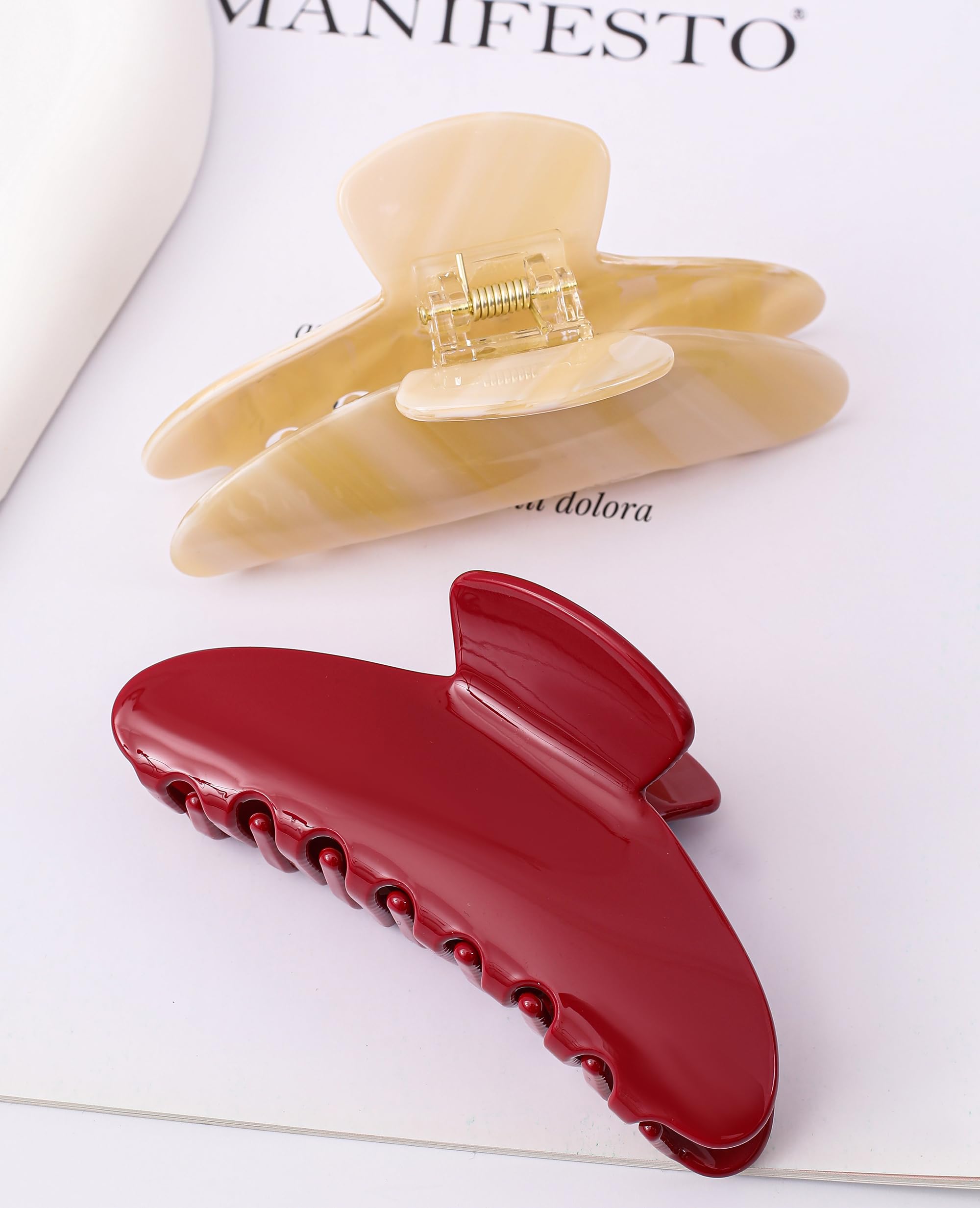 Eyegla clip held in hand to show 4-inch scale, easy and comfortable grip