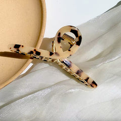 FAELBATY acetate close-up highlighting smooth surface for gentle hair glide
