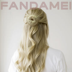 Fandamei extra-small bun on a brunette illustrating a discreet bun for fine or short hair