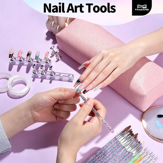 Fandamei close-up of flat and liner brushes demonstrating precise strokes for neat nail lines