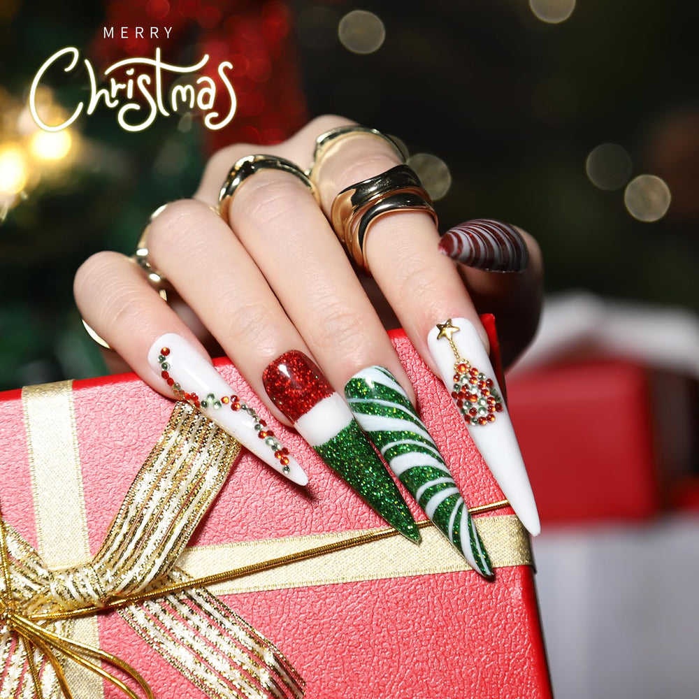 Fandamei finished manicure lifestyle shot demonstrating salon-style results
