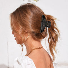 FASOTY clip holding a loose bun illustrating durable hold without pulling