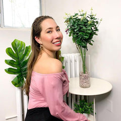 FASOTY held in hand to show 12.5cm size and easy portability benefit