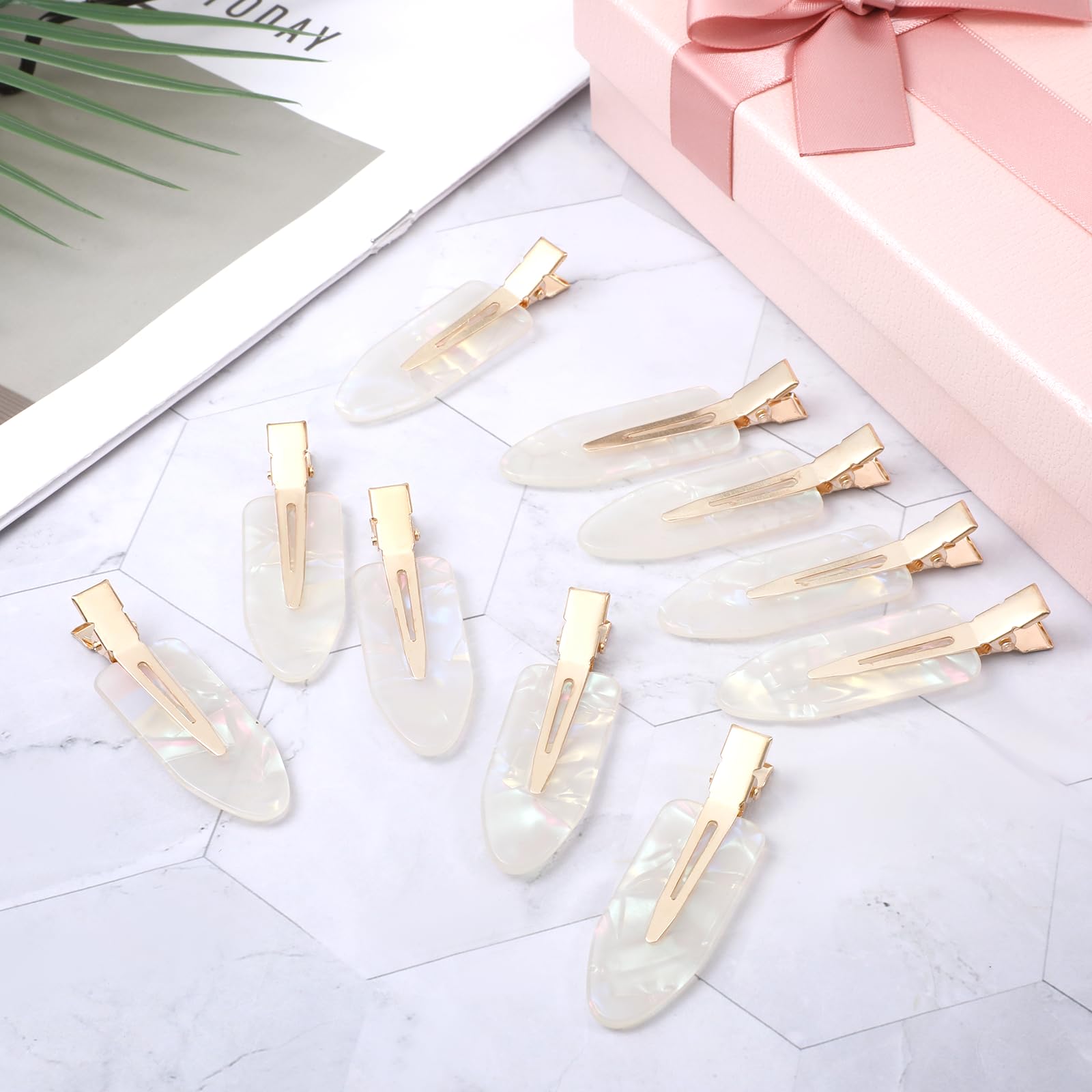FdcLixuvol clips arranged on bathroom counter showing everyday lifestyle convenience