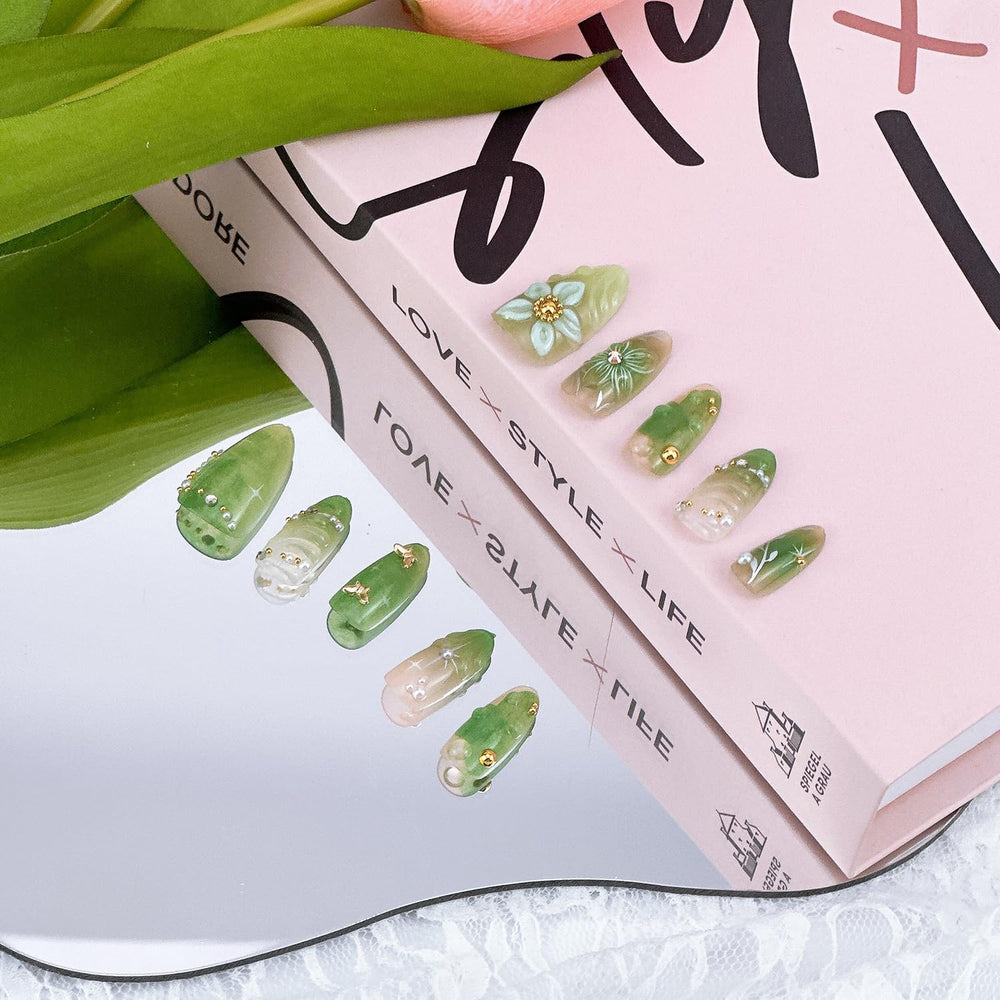 FDSQHSA side profile of almond-shaped nail demonstrating natural curve and comfort