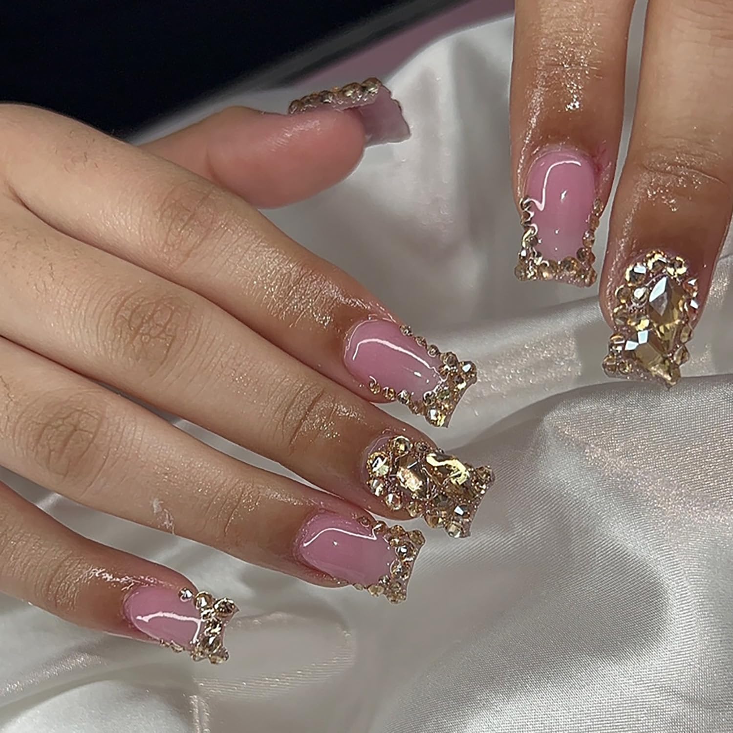 FIEONCIY front packaging showing full nail set and designs for quick styling